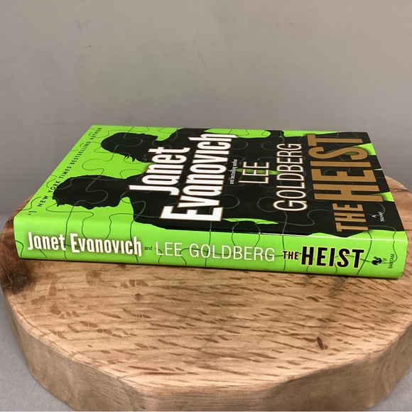 “2/$10” - The Heist - Janet Evanovich & Lee Goldberg - Hardback Edition - Novel - Picture 3 of 11